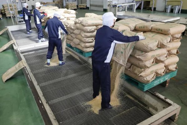 博宝配资 石破茂硬扛通胀“顺差爆表，物价飞涨！日元贬值下，日本陷入‘纸面繁荣’？”
